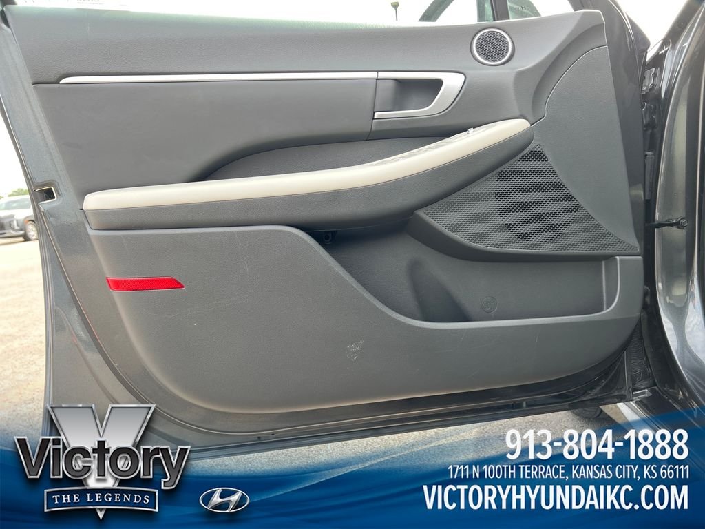 Used 2025 Gray Hyundai SEL image 10