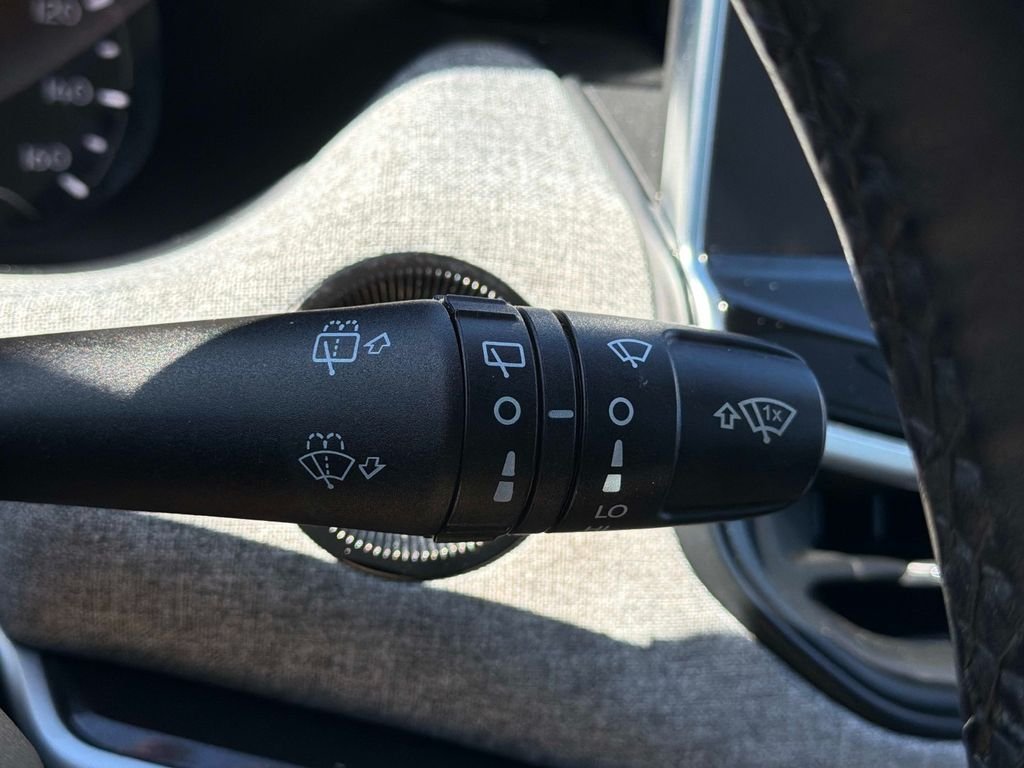 Used 2022 Black Jeep Latitude Lux image 31
