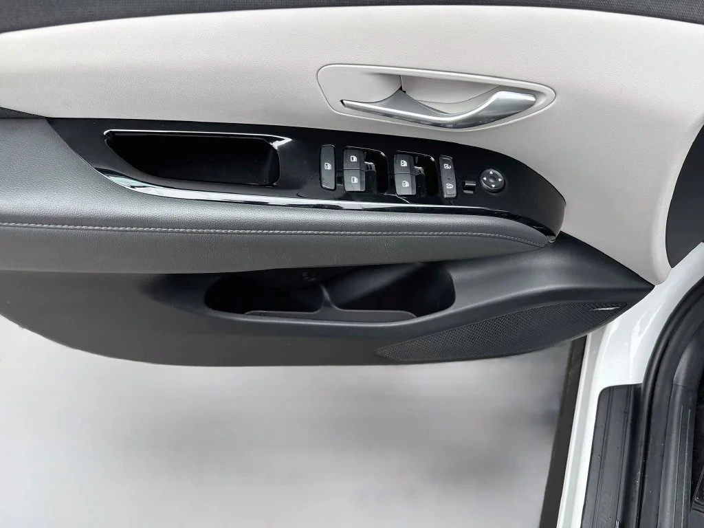 Used 2022 Quartz Hyundai Limited image 18
