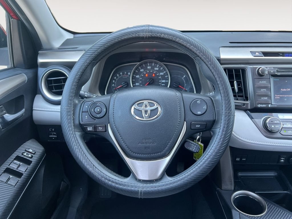 Used 2015 Red Toyota XLE image 12