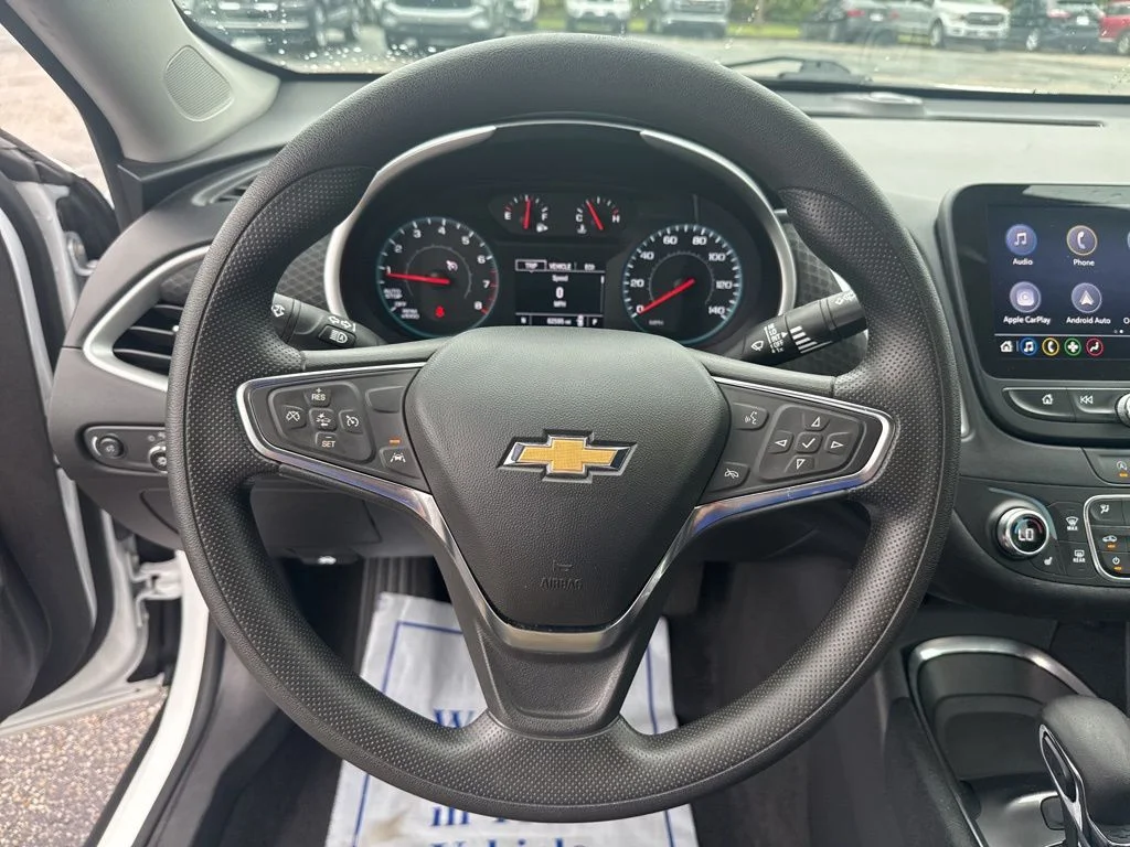 Used 2025 White Chevrolet LT image 4