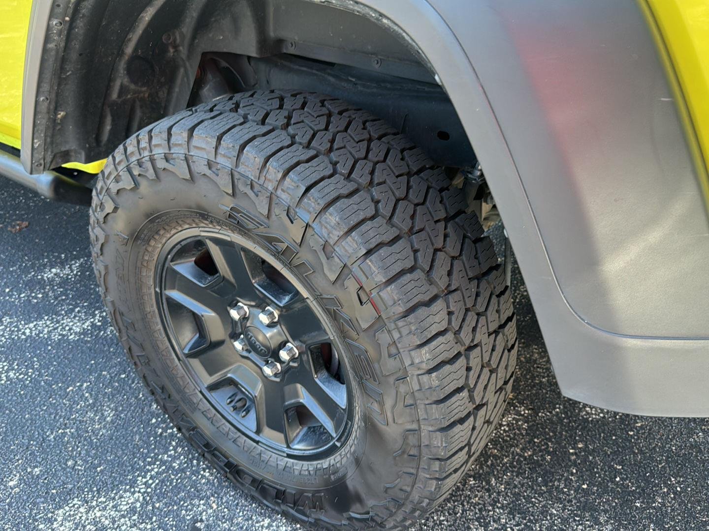 Used 2023 High Velocity Clearcoat Jeep Mojave image 11