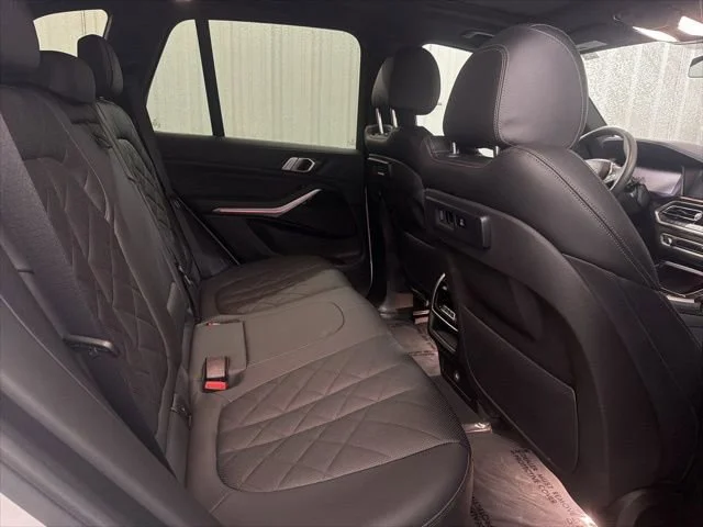 Used 2023 White BMW sDrive40i image 23