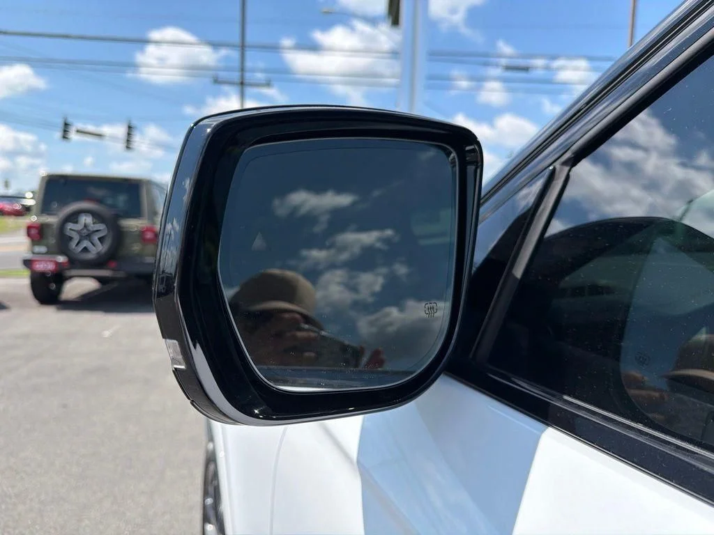 Used 2024 White Jeep Summit Reserve image 25
