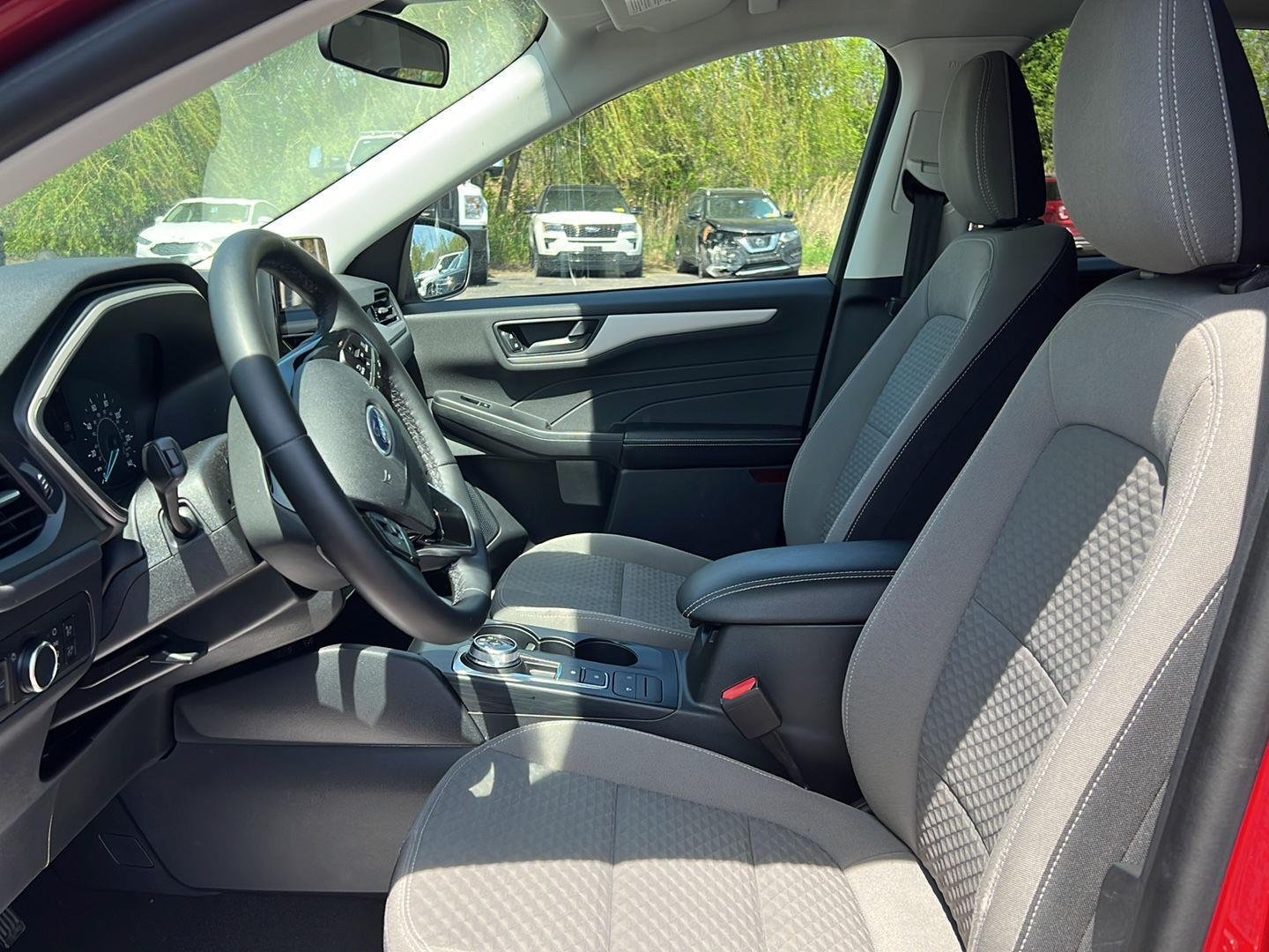 Used 2022 Rapid Red Metallic Tinted Clearcoat Ford SE image 4