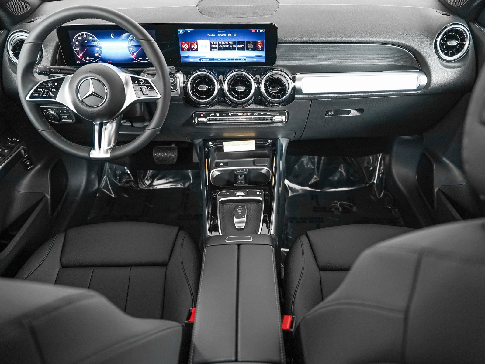 New 2026 Polar White Mercedes-Benz GLB 250 image 12