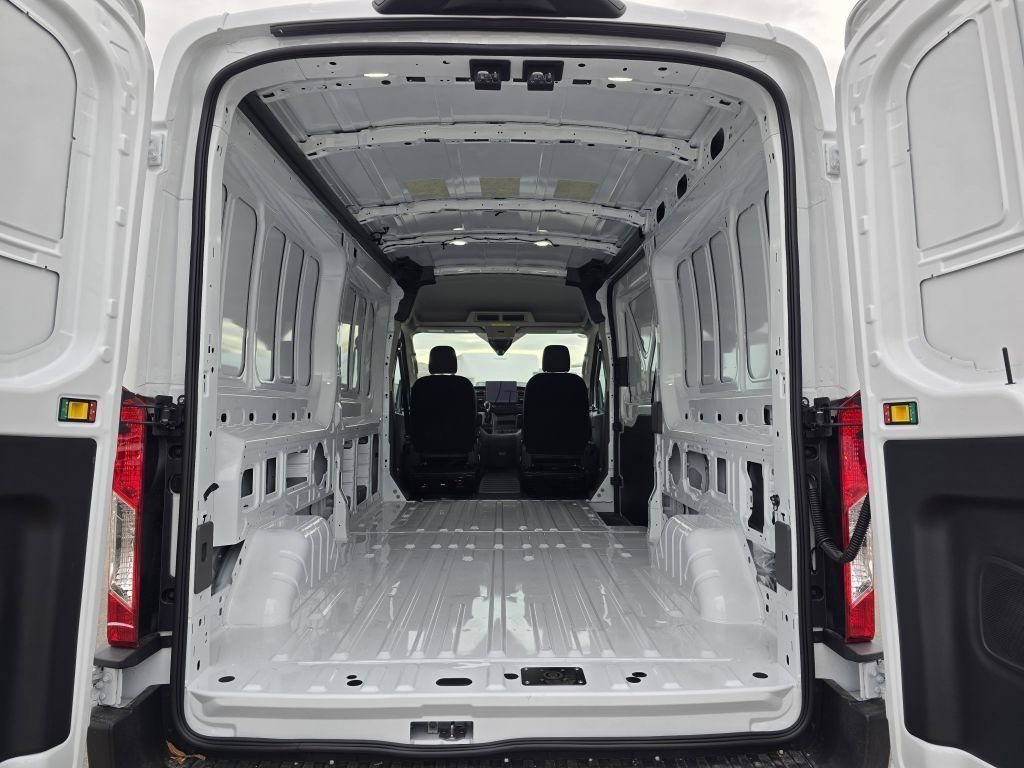 New 2026 Oxford White Ford XL image 27