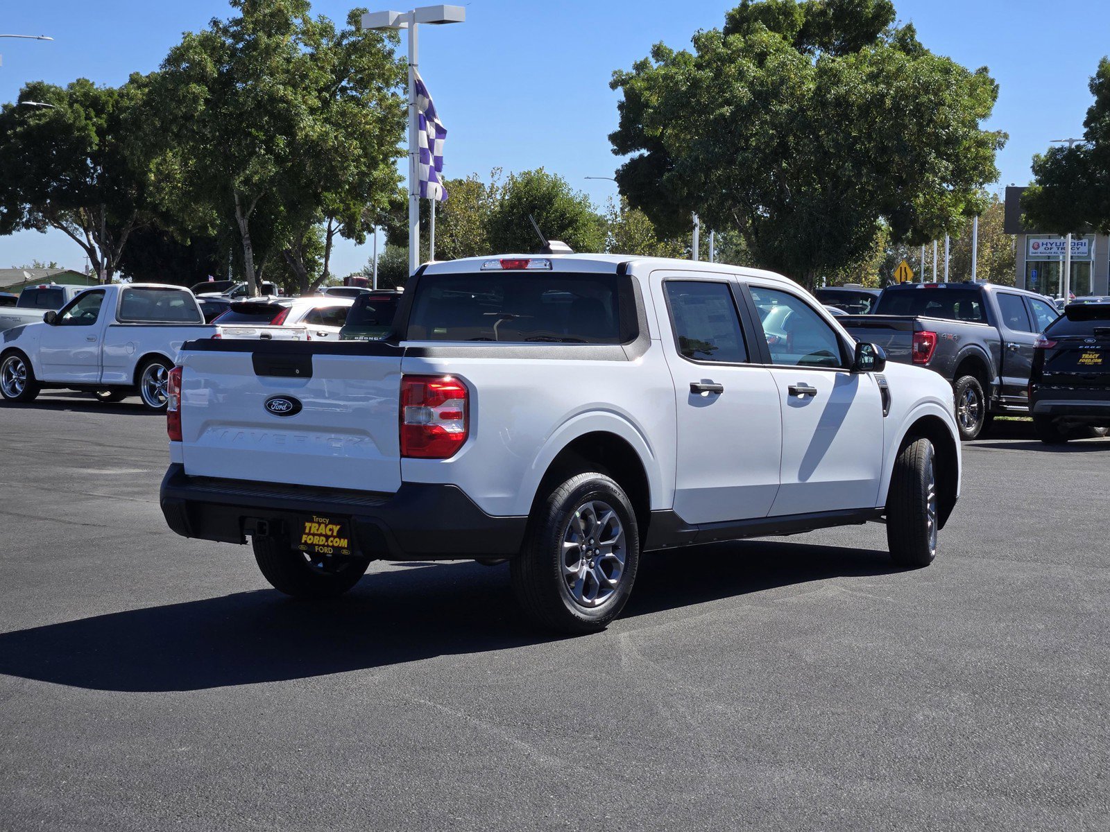 New 2026 Oxford White Ford XLT image 4