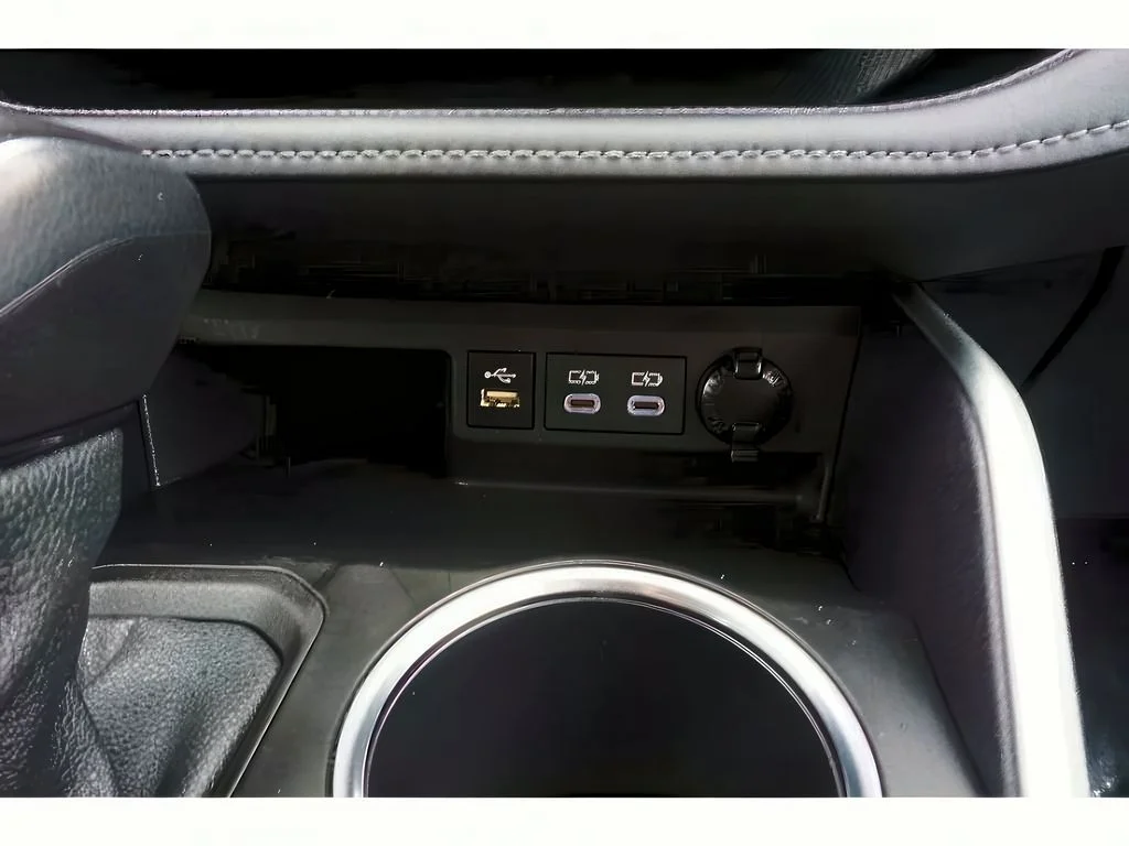 2024 Toyota Highlander LE - Photo 22