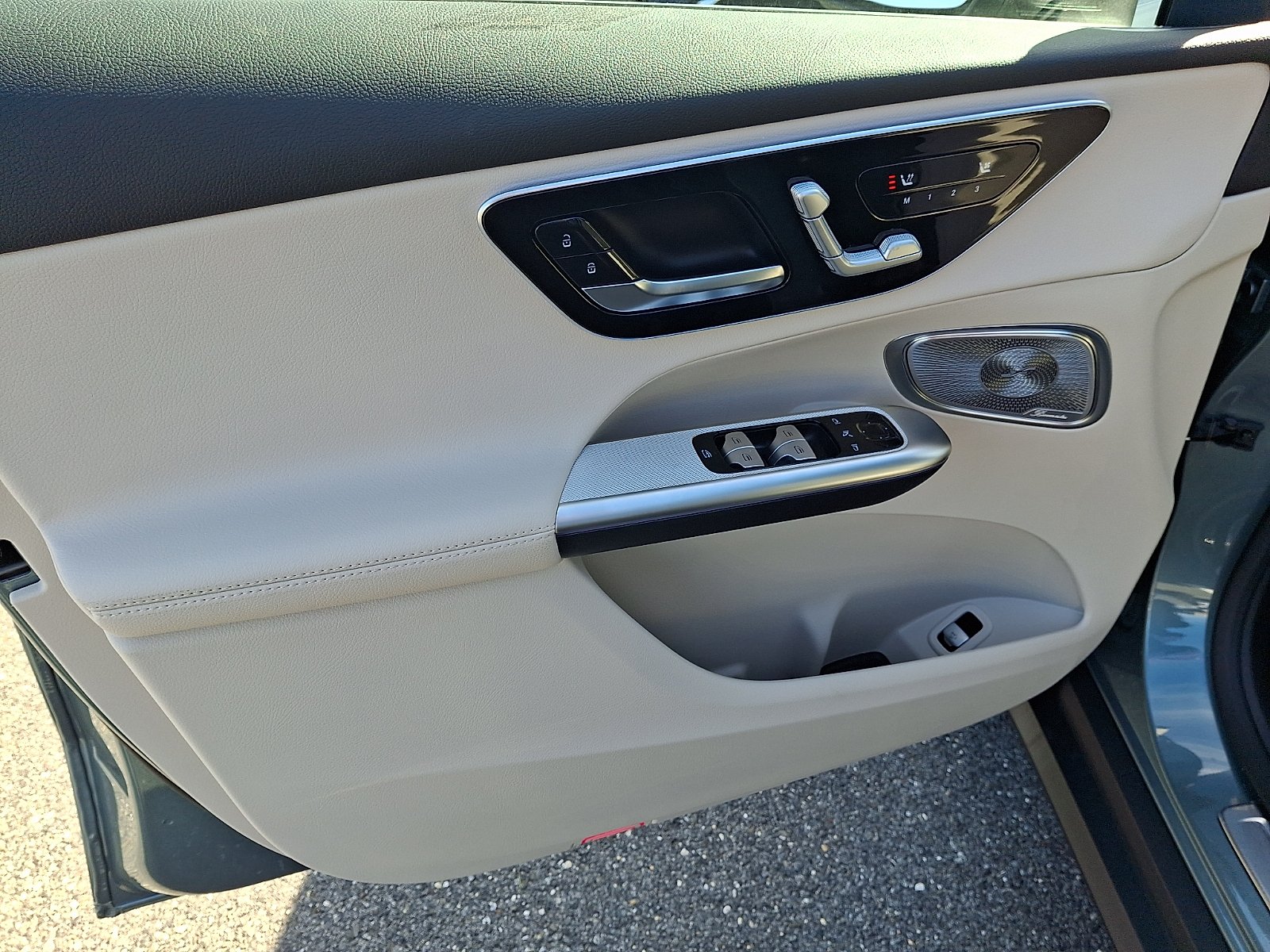New 2027 Verde Silver Metallic Mercedes-Benz GLC 300 image 7