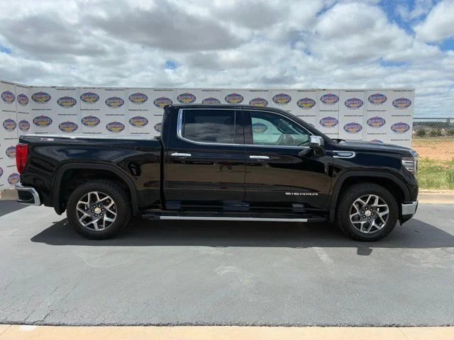 2022 GMC Sierra 4WD Crew Cab Short Box SLT's photo