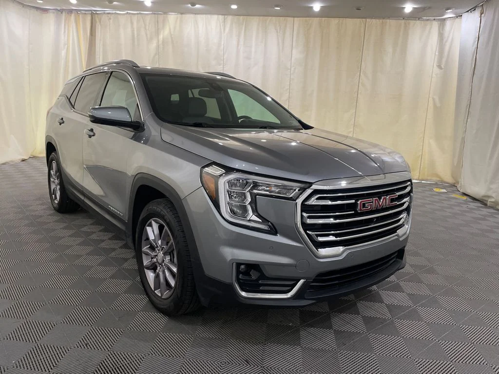 Used 2023 Sterling Metallic GMC SLT image 4