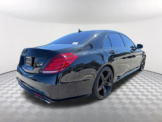 Used 2017 Black Mercedes-Benz 4MATIC® image 5