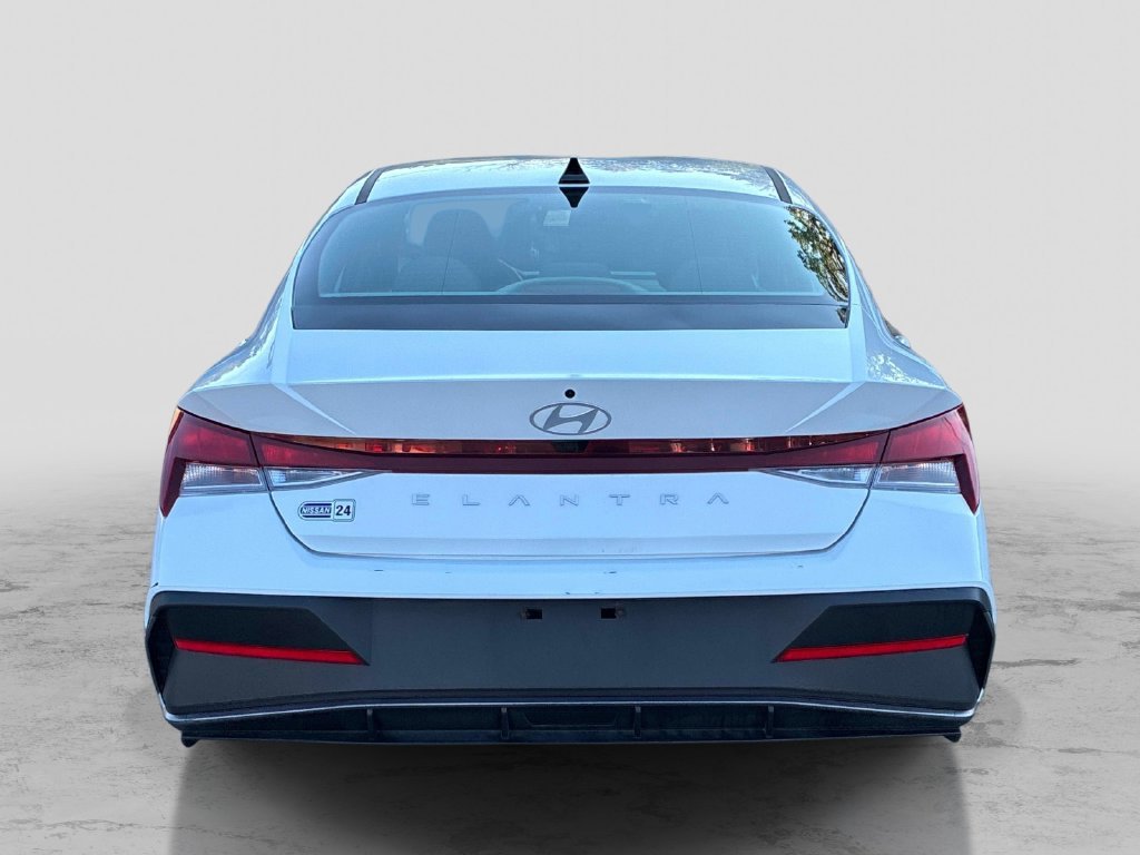 Used 2024 White Hyundai SEL image 6