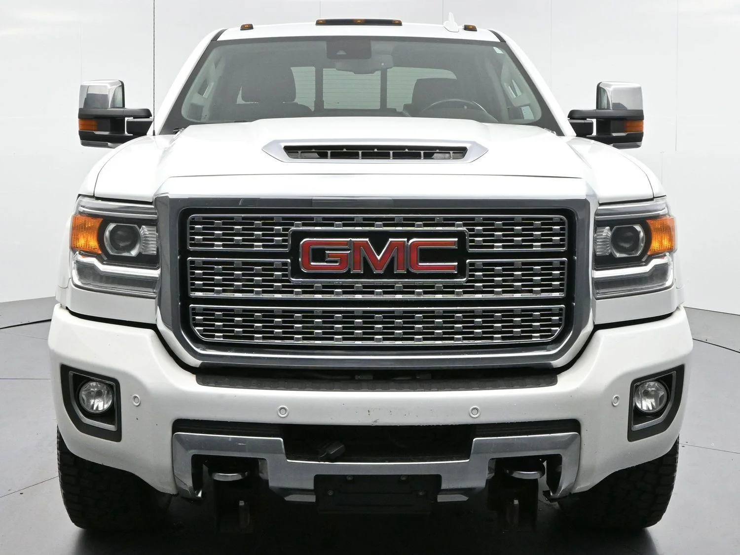 Used 2019 Summit White GMC Denali image 2