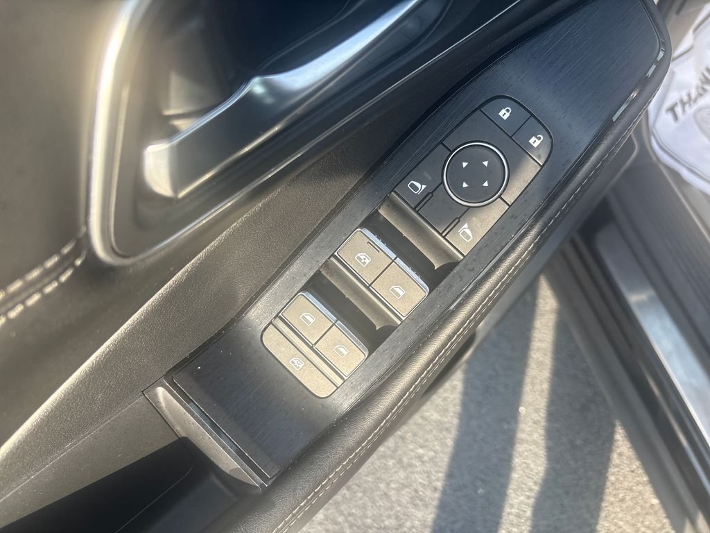 Used 2023 Black Nissan Platinum image 10