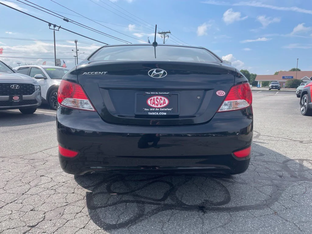 Used 2013 Black Hyundai GLS image 6