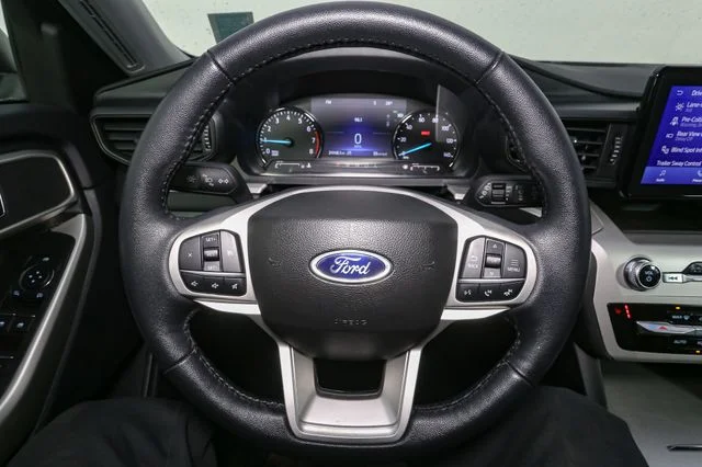 Used 2023 Black Ford XLT image 29