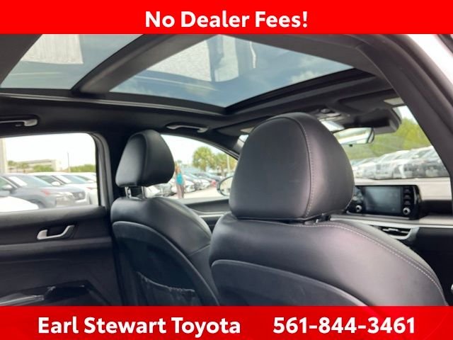 Used 2021 White Kia GT-Line image 30