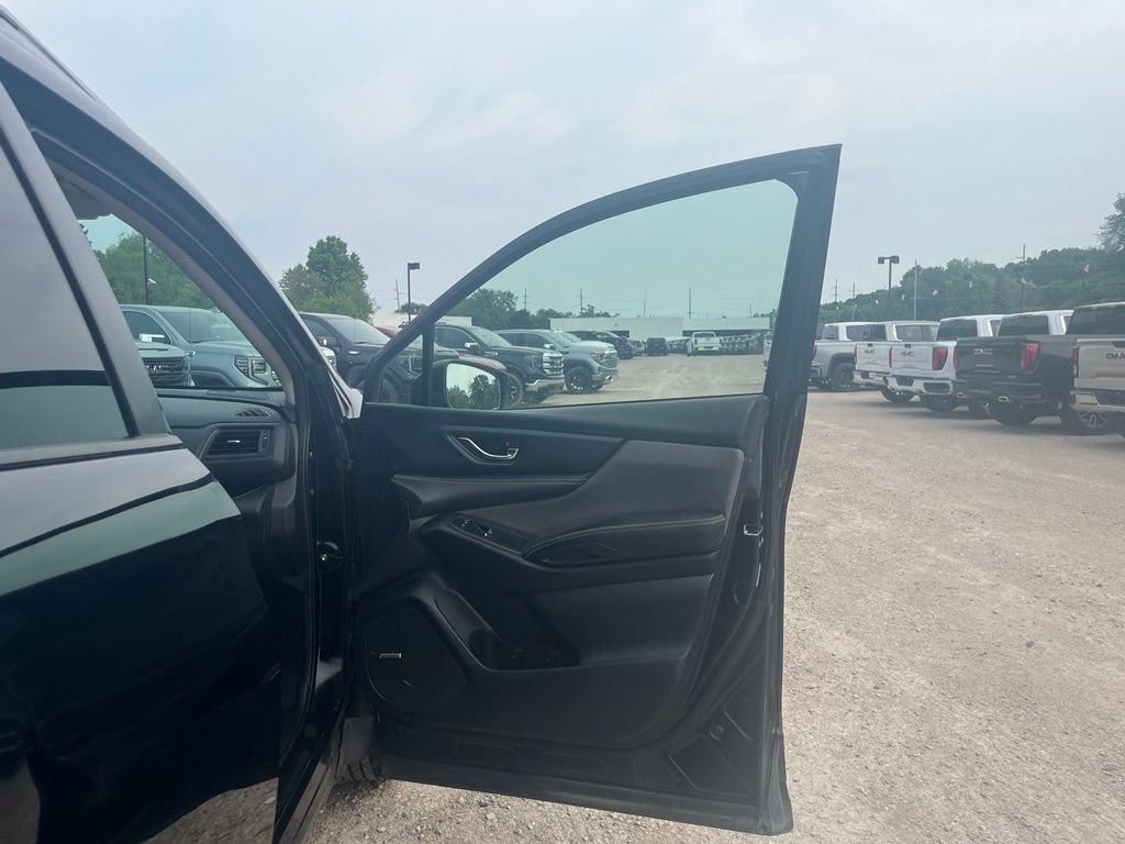 Used 2023 Crystal Black Silica Subaru Onyx Edition image 36
