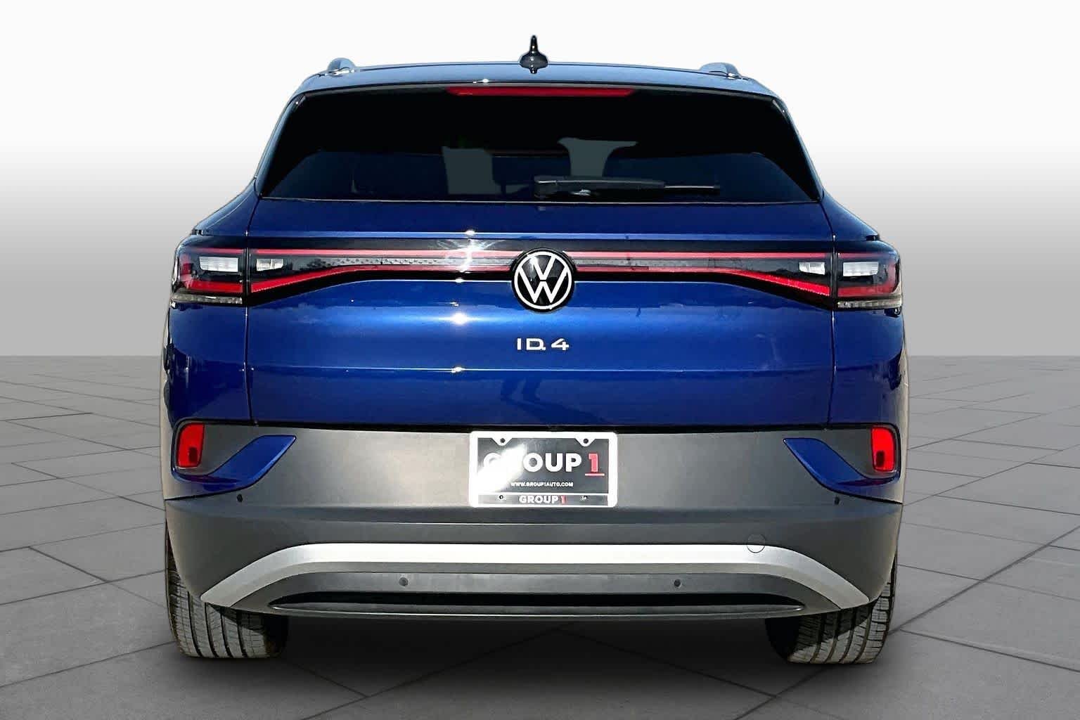 Used 2022 Dusk Blue Metallic/Black Roof Volkswagen Pro S image 4