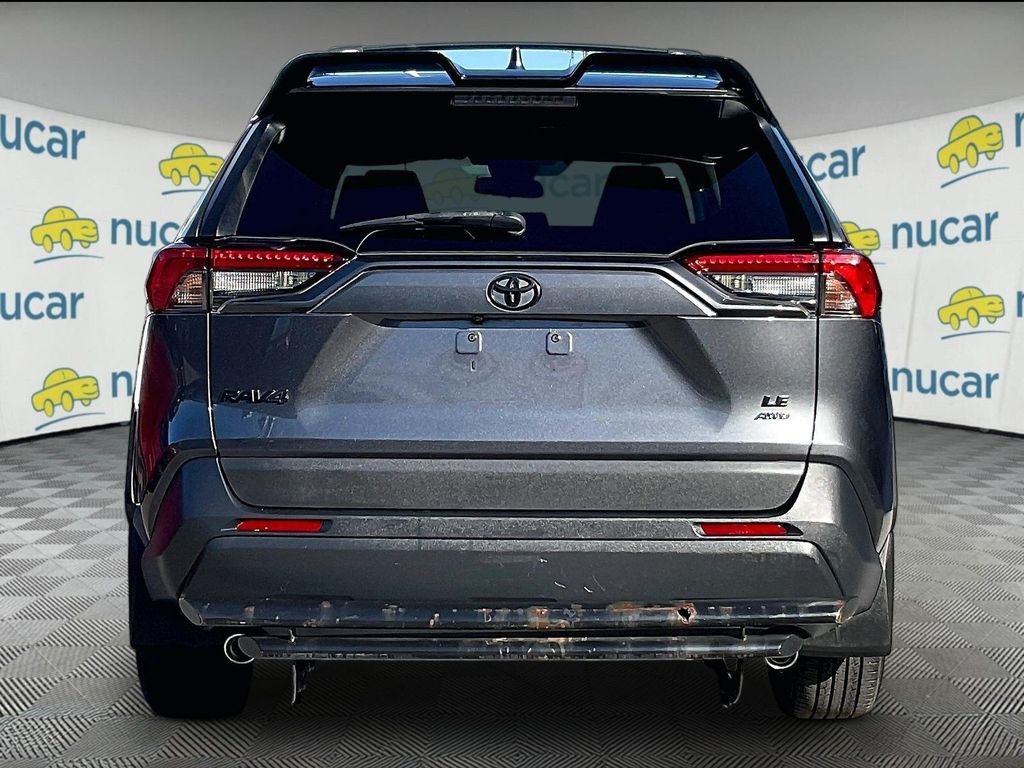 Used 2020 Gray Toyota LE image 5