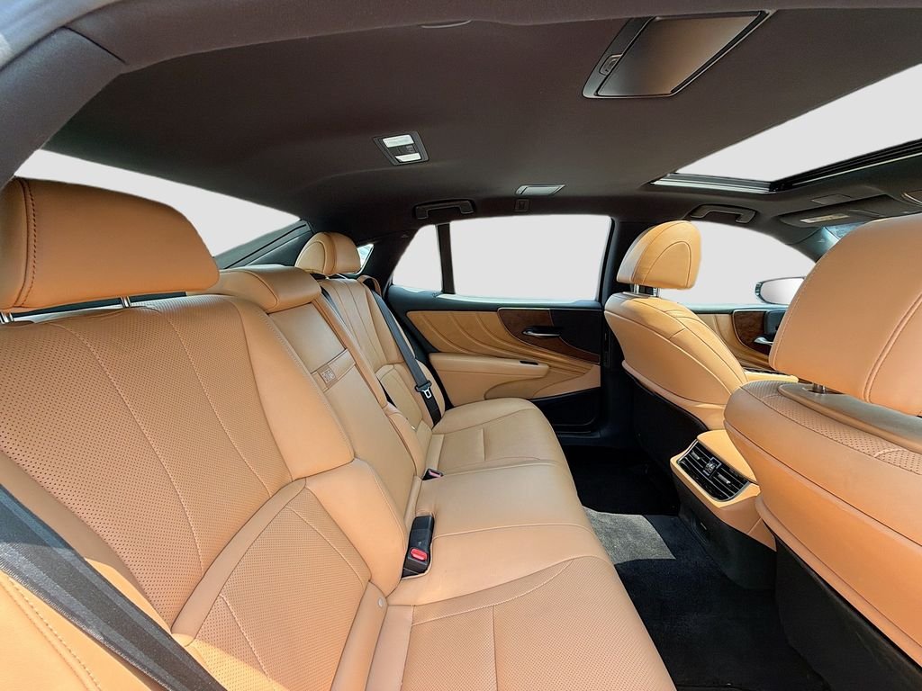 Used 2021 White Lexus 500 Base image 31