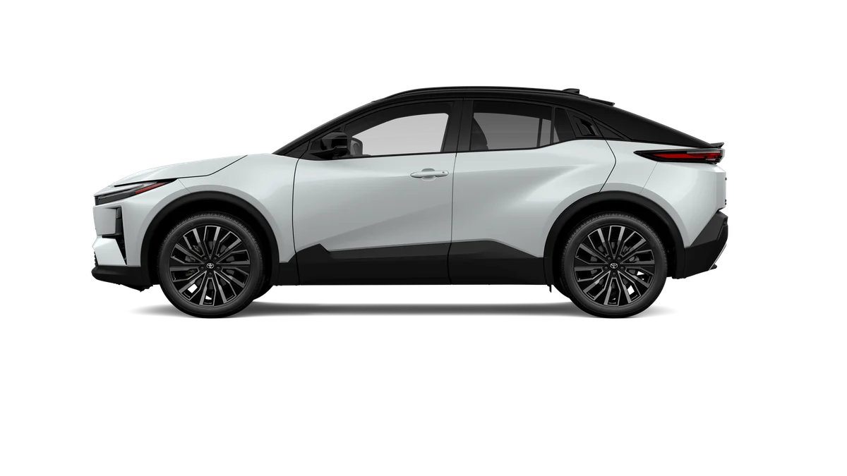 New 2026 Wind Chill Pearl with Midnight Black Metallic roof Toyota XSE image 4