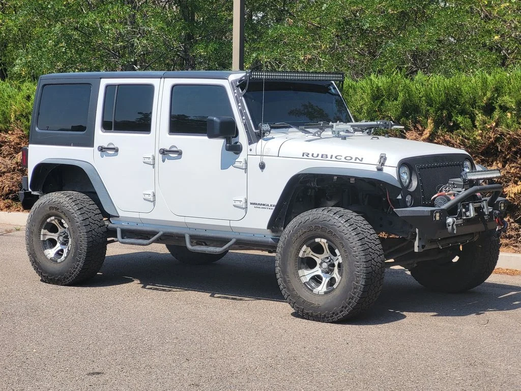 Used 2017 Bright White Clearcoat Jeep Unlimited Rubicon image 3