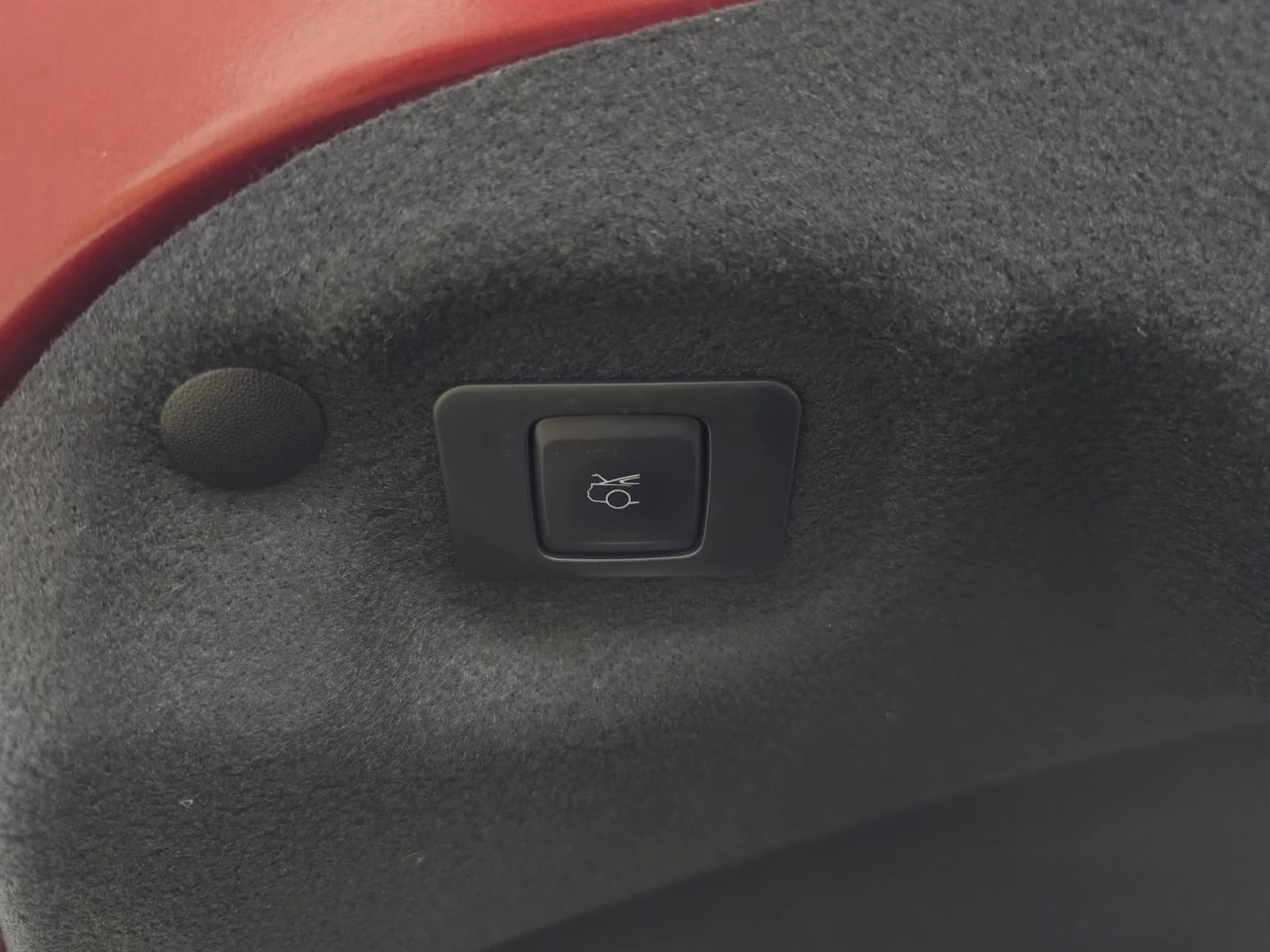 Used 2015 Red Lincoln  image 8