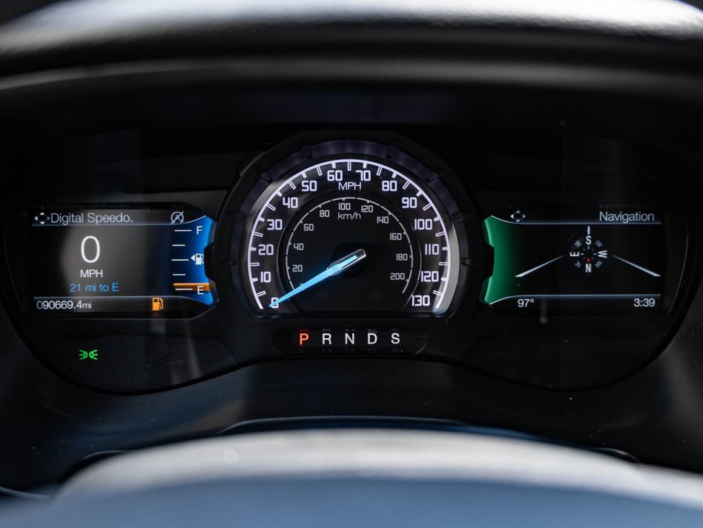 Used 2021 Cactus Gray Ford Lariat image 32