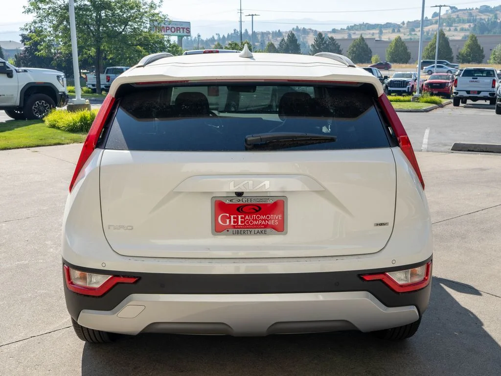 New 2026 Snow White Pearl Kia EX image 6