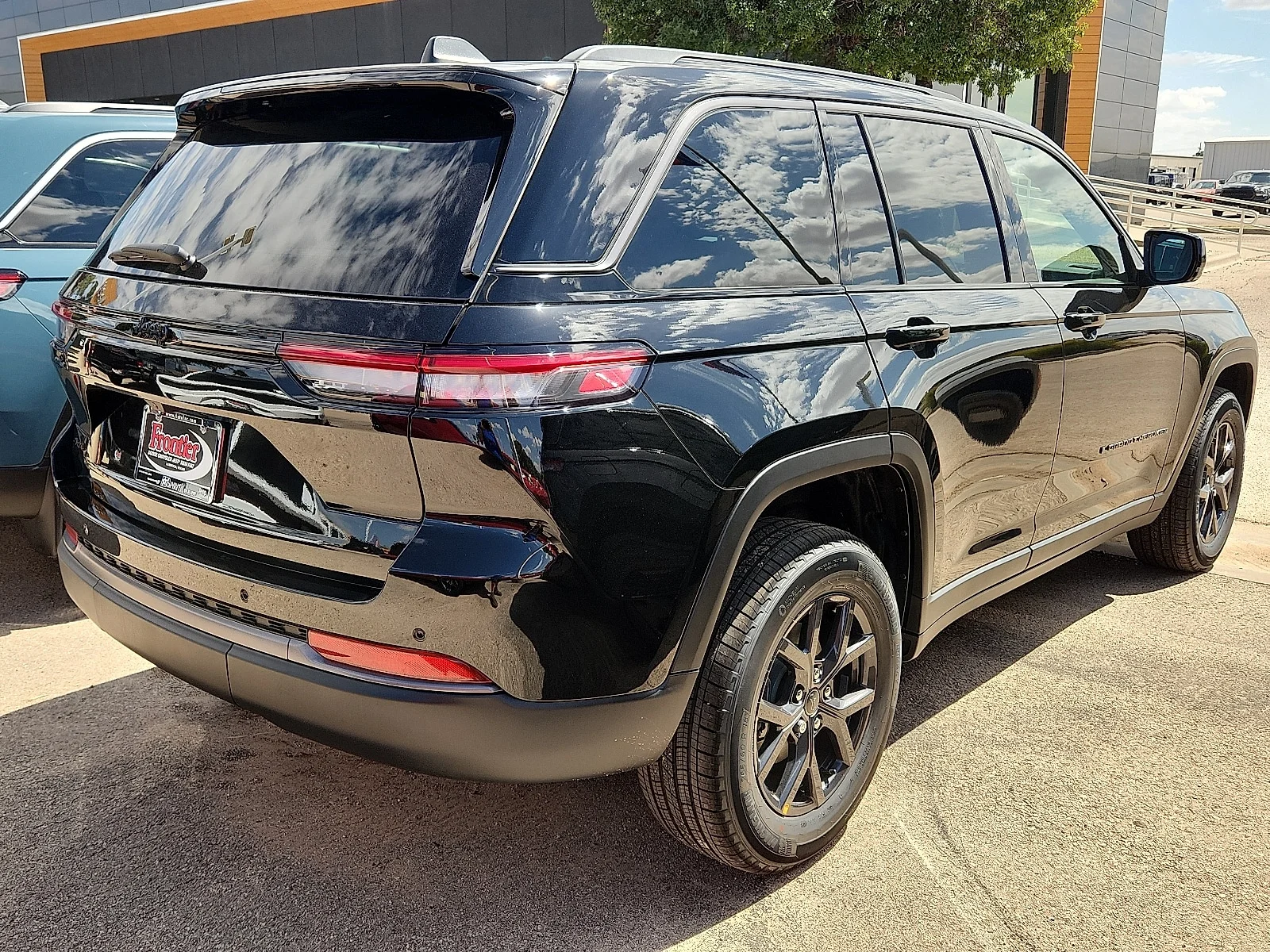 New 2027 High-Gloss Black Paint Jeep LAREDO ALTITUDE 4X4 image 3