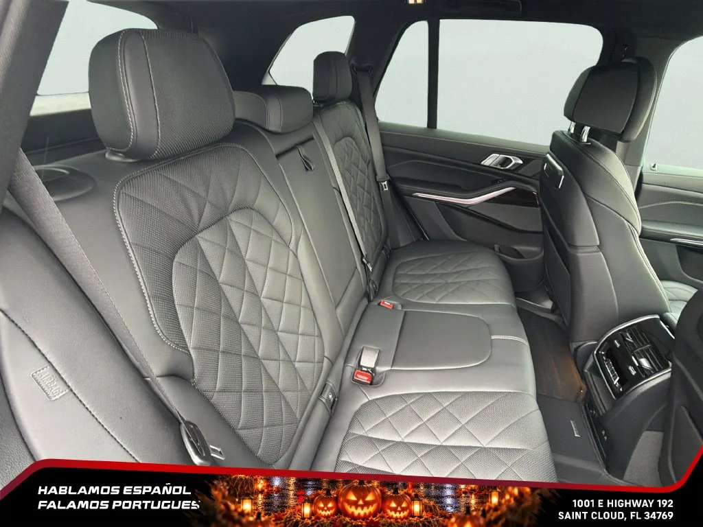 Used 2024  BMW xDrive40i image 33