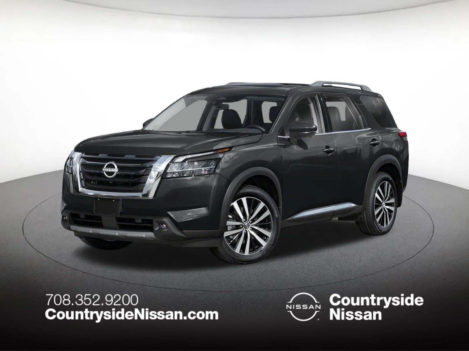 Used 2025 Obsidian Green Pearl Nissan Platinum image 1