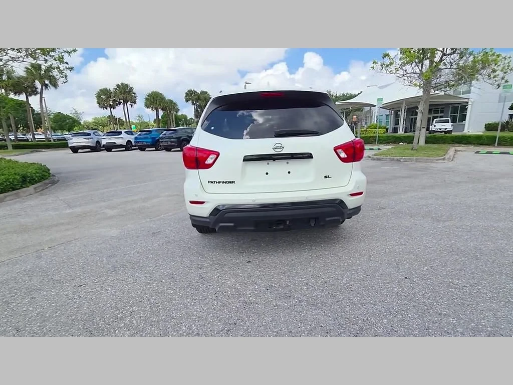 Used 2020 Pearl White Tricoat Nissan SL image 40