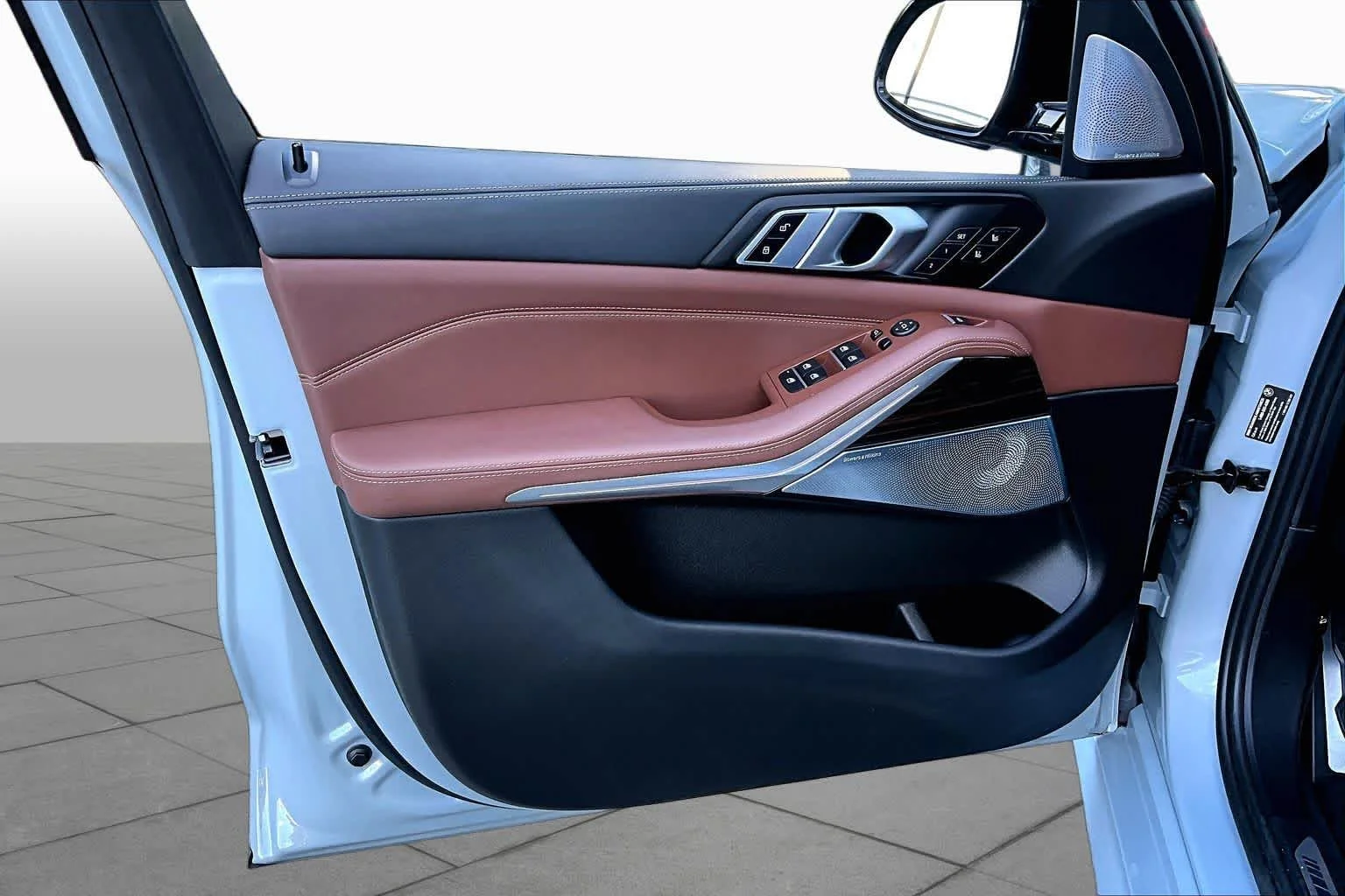 Used 2025 Brooklyn Grey Metallic BMW M60i image 21