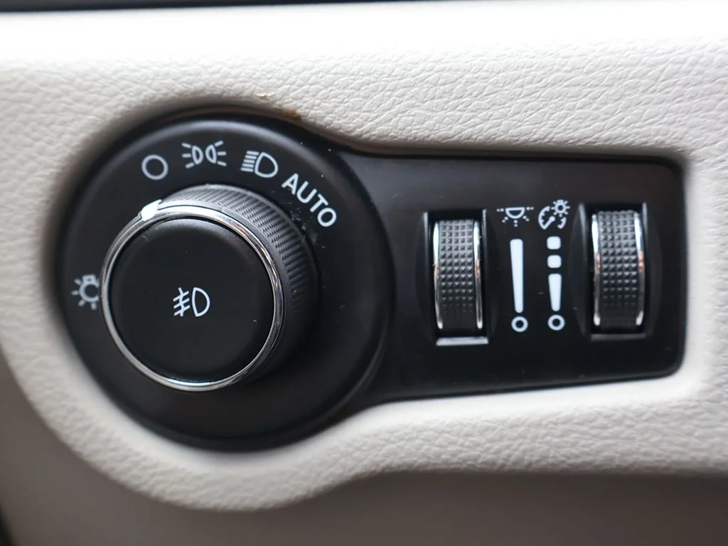Used 2023 Black Chrysler Touring L image 32