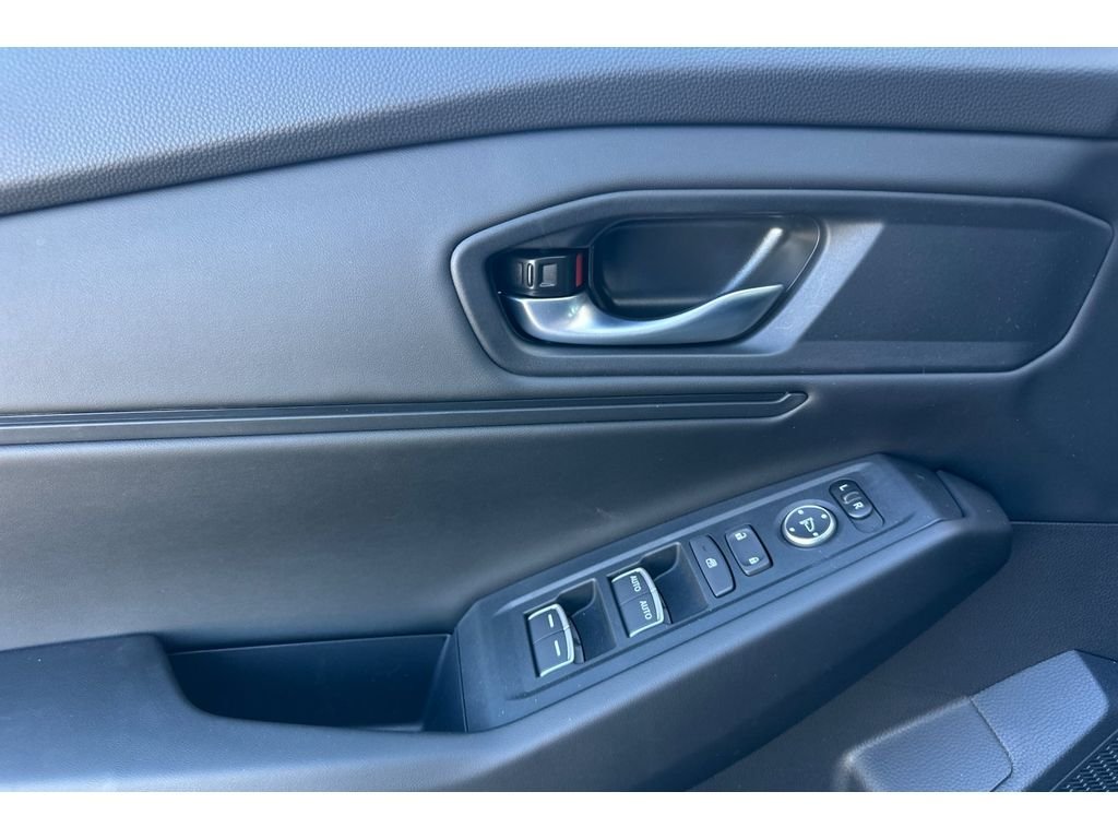 New 2026 Solar Silver Metallic Honda SE image 12