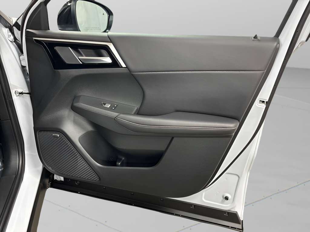 New 2026 White Diamond Mitsubishi LE image 31