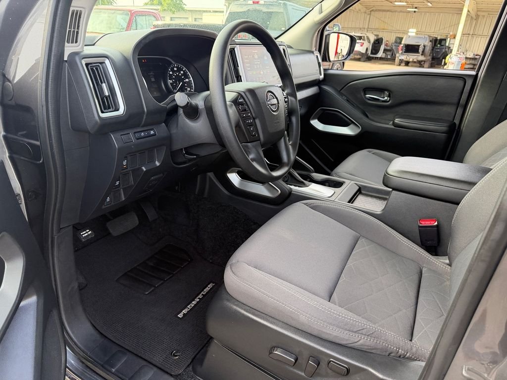 Used 2025 Gray Nissan SV image 11
