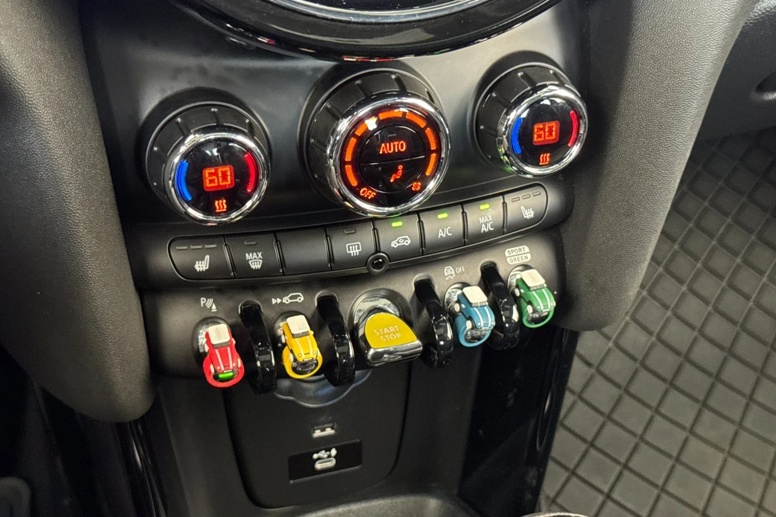 Used 2022 PRECIOUS METAL MINI Cooper SE image 20