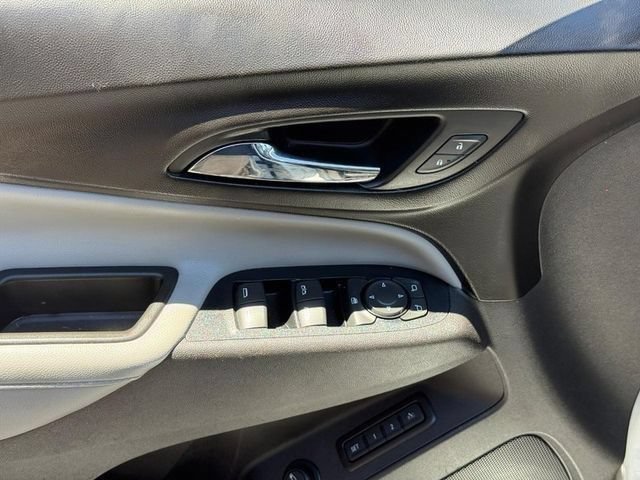 Used 2018 SUMMIT WHITE Chevrolet Premier image 15