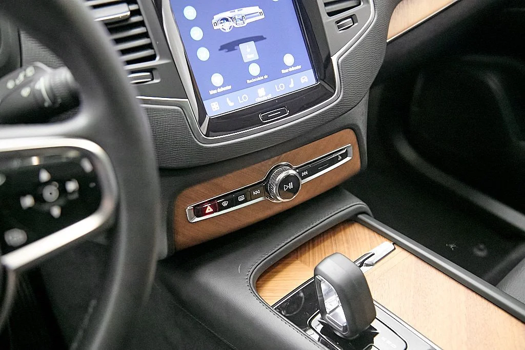 Certified Used 2023 Crystal White Volvo Core image 15