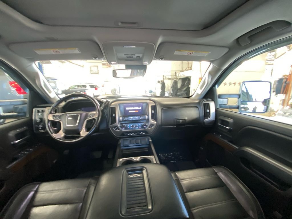 Used 2019 Black GMC Denali image 9