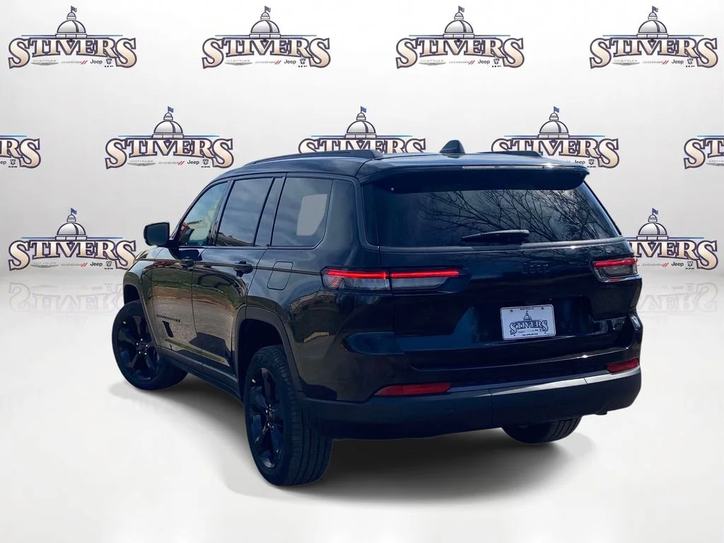 New 2026 Diamond Black Crystal Pearl-Coat Exterior Paint Jeep Limited image 4