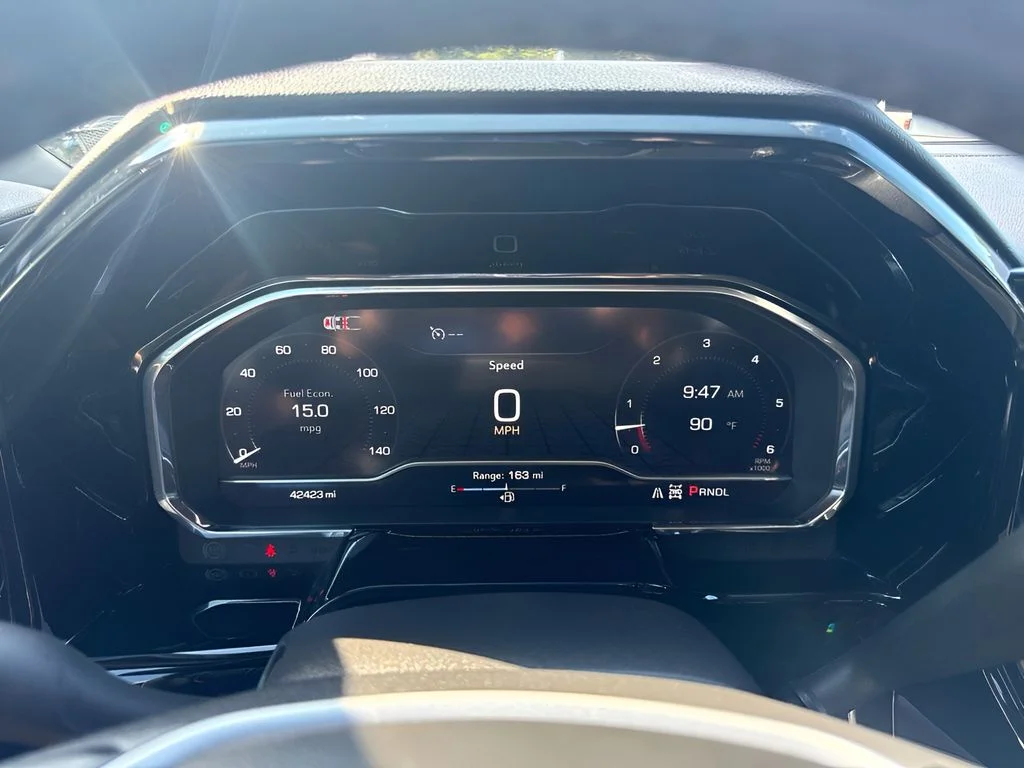 Used 2024 White GMC SLT image 19