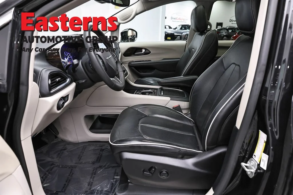 Used 2023 Black Chrysler Limited image 14