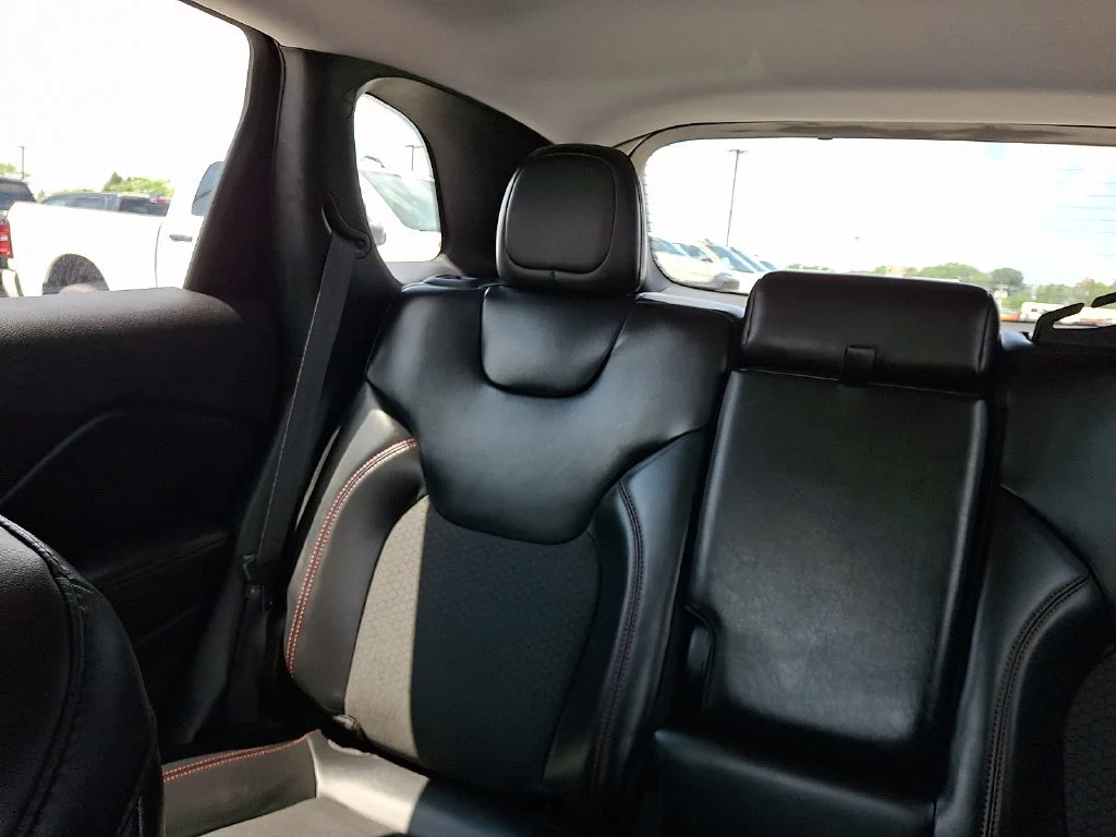 Used 2020 Bright White Clearcoat Jeep Trailhawk image 19