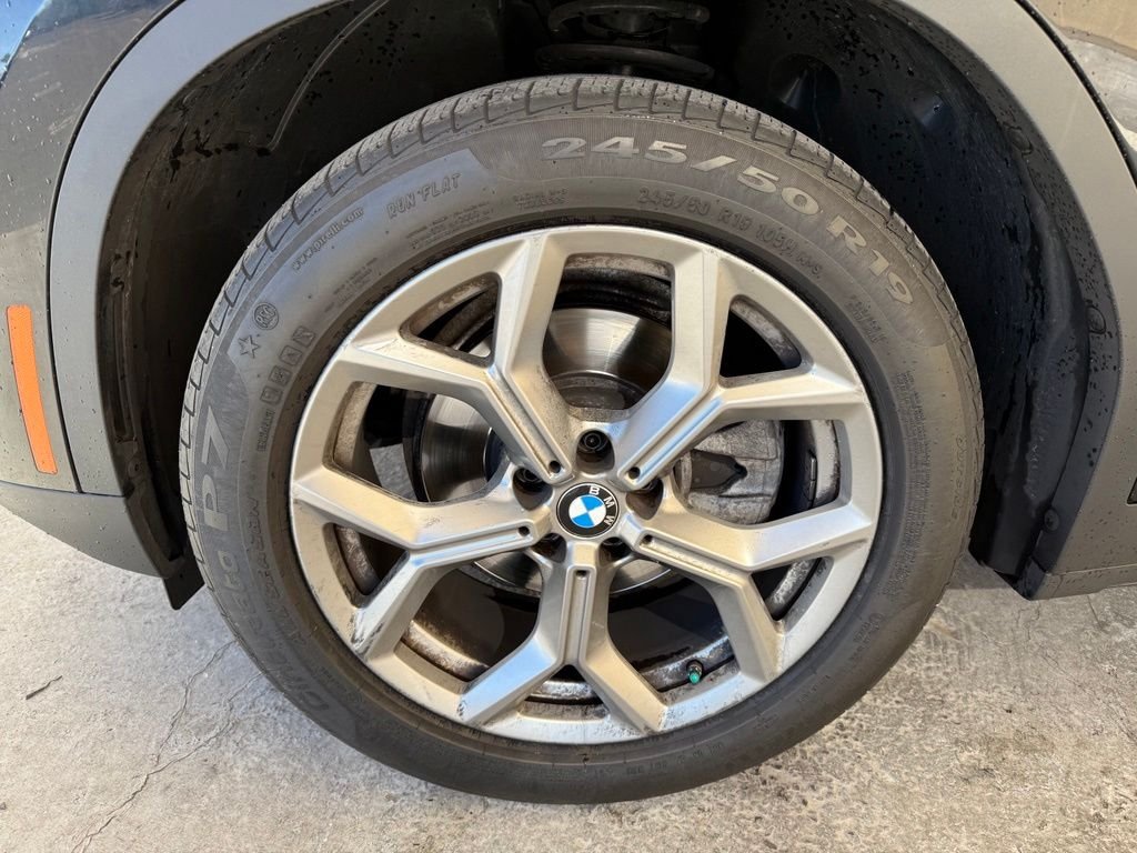 Used 2022 Jet Black BMW sDrive30i image 10